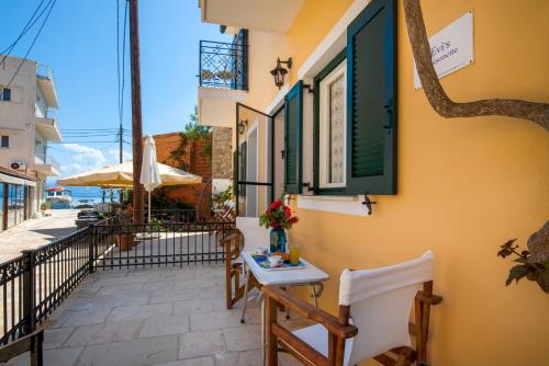 Balkoni atau teres di Evi's Maisonette