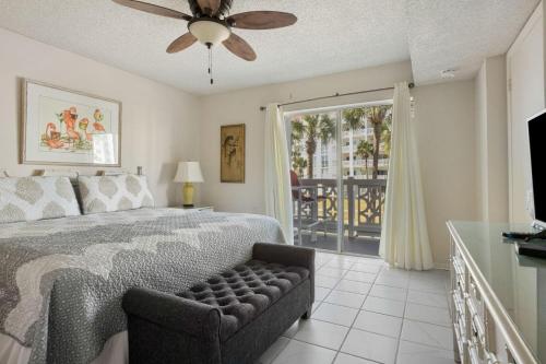 Postel nebo postele na pokoji v ubytování 329 El Matador by Alicia Hollis Realtor Rentals - Open April 1st