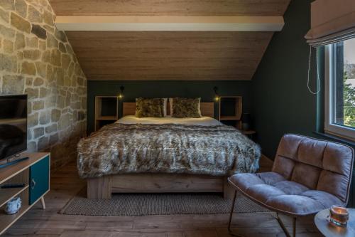 a bedroom with a bed and a stone wall at Le Spalace in Spa