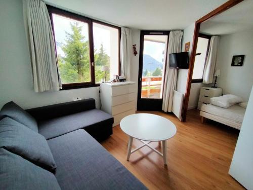 a living room with a couch and a table at Appartement Avoriaz, 2 pièces, 4 personnes - FR-1-633-53 in Morzine