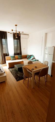 Ruang duduk di Old Train Apartment