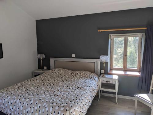 Ένα ή περισσότερα κρεβάτια σε δωμάτιο στο Ferme Robin