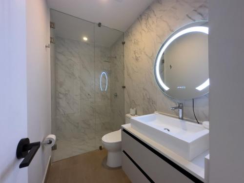 a bathroom with a sink and a mirror at frente al malecón, 5 min zona dorada by G P S rentas in Mazatlán