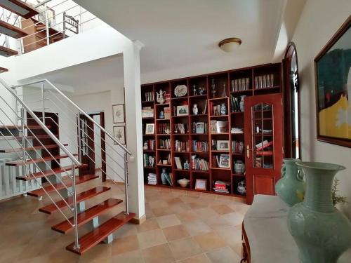 Spacious Family Villa with Private Pool near Albufeira Casa das Palmeiras