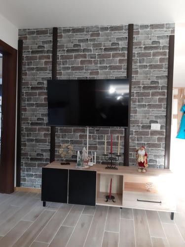 Μια τηλεόραση ή/και κέντρο ψυχαγωγίας στο Zlatiborske čari