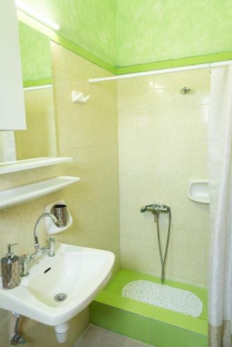 Ένα μπάνιο στο ARISTOTELIS Apartments