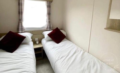 3 bed Caravan at Lyons Robinhood – Photos 3