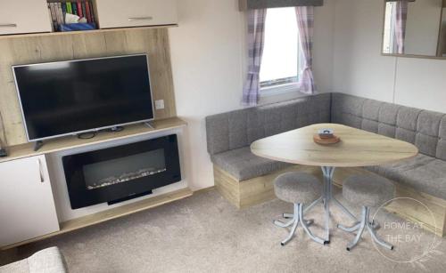 3 bed Caravan at Lyons Robinhood – Photos 2