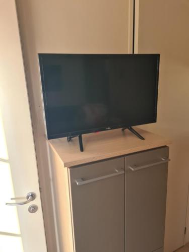 a flat screen tv sitting on top of a cabinet at Les mobil homes de Naka, 6 places, TV, CLIM in Port-la-Nouvelle