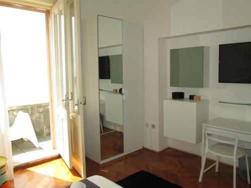 St. Lazarus Room
