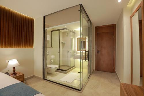 Un baño de New Pyramid Front Hotel