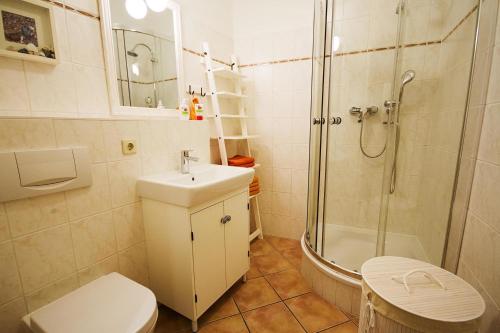 Phòng tắm tại Görlitz Apartment In der Bütt