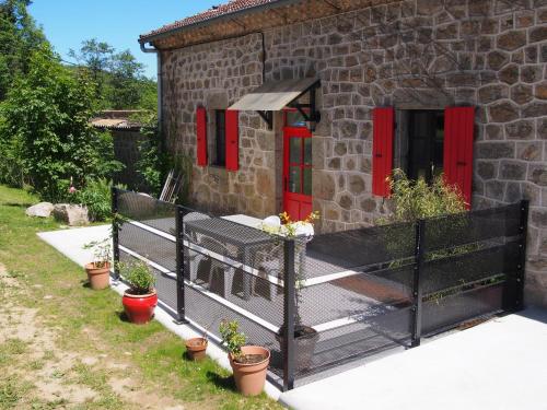 Κήπος έξω από το MOULINAGE LA MOREL