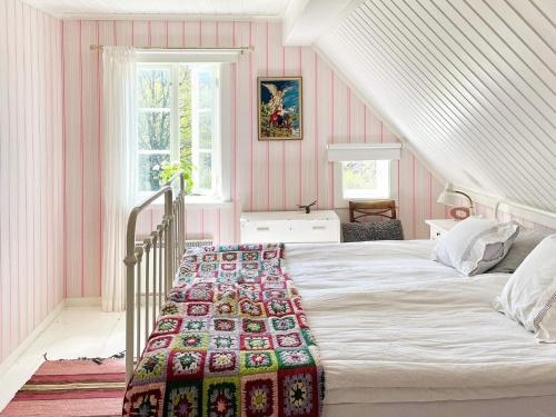 Postel nebo postele na pokoji v ubytování Holiday home Edsbruk II