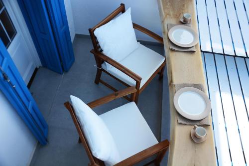 an overhead view of two chairs and a table at Akrotiri in Analipsi