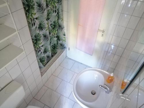 a bathroom with a toilet and a sink and a shower at City-Pension-Bautzen in Bautzen