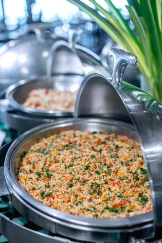 ホテルの敷地内または近くでの食事または食べ物