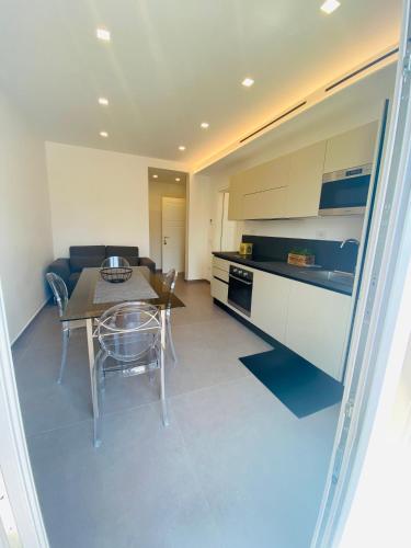 a kitchen with a table and a dining room at Sul VenTo del Po in Melara