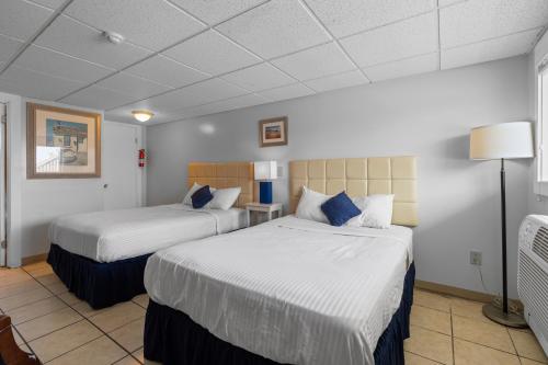 a hotel room with two beds and a lamp at Mt Royal Motel in Old Orchard Beach