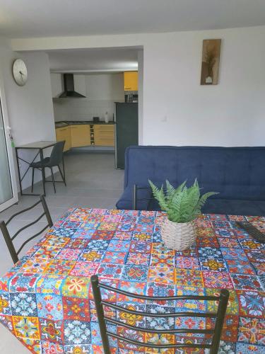 Kuchyň nebo kuchyňský kout v ubytování Logement Campagne Coquelicots Plaisance