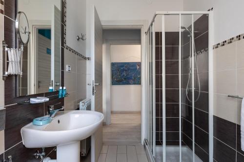 a bathroom with a sink and a shower at B&B Sapore di Mare in Gaeta