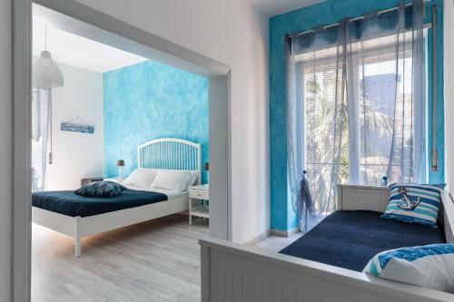a bedroom with a bed and a window at B&B Sapore di Mare in Gaeta