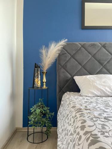 a blue bedroom with a bed and a blue wall at Apartman's M4 Stay by the Sea Kali in Kali