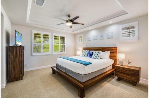 a bedroom with a bed and a ceiling fan at Kulalani At Mauna Lani 804 in Waikoloa