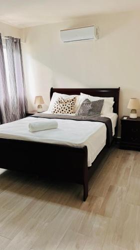 Postel nebo postele na pokoji v ubytování Luxurious 2 bedroom apartment with pool