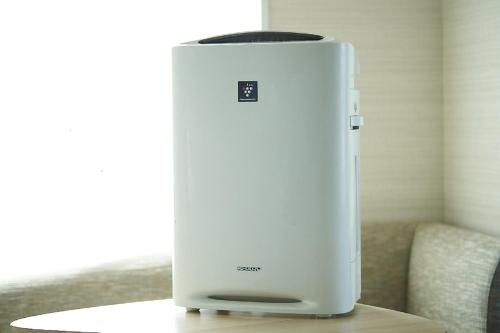 a white appliance sitting on top of a table at Hotel Sunroute Ginza in Tokyo