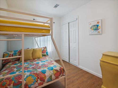 a bedroom with a bunk bed in a room at Amigo Bay in Galveston