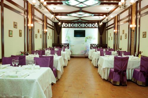 Televisyen dan/atau pusat hiburan di Hotel Miss Mari
