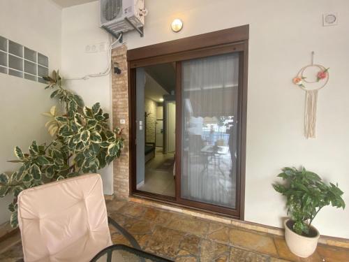 a room with a window with plants and a chair at Corali in Menídion