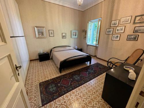 a bedroom with a bed and a table and a window at Aurora Holiday House in Vasto