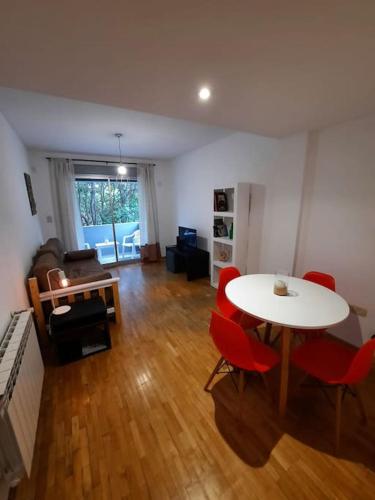 DEPARTAMENTO a PASOS del CENTRO, BARRIO NORTE, 4 PERSONAS