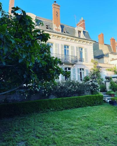 a large white house with a hedge in front of it at Belle Fontaine in Bourges