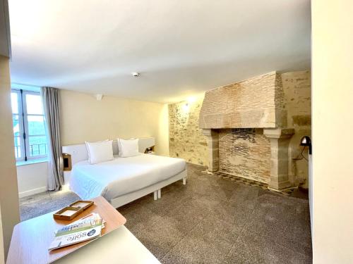 a hotel room with a bed and a fireplace at Le Roscanvec in Vannes