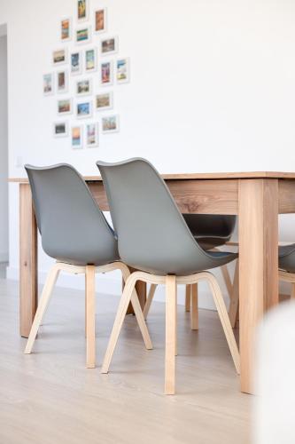 two chairs sitting in front of a table at O Navegante - By Y Concept in Setúbal