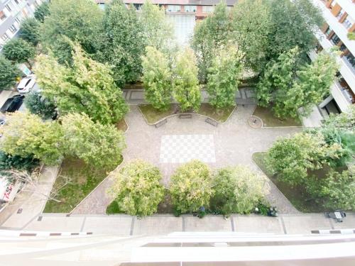 an overhead view of a park with trees in a city at Paradise Luxurious apartment, 3 double rooms for 6 guests, 4 beds, terrace, jacuzzi, free parking, new in Donostia-San Sebastián