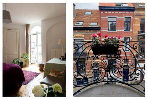 een kamer met een balkon met bloemen op een smeedijzeren leuning bij Ambiorix Residence in Brussel