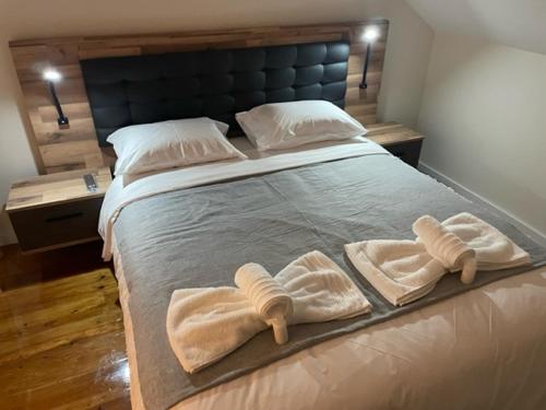 a bed with two towels on top of it at Salero Guest House in Loures
