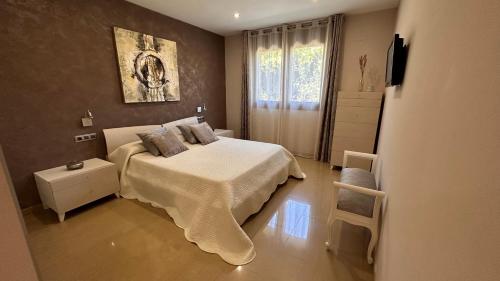 Posteľ alebo postele v izbe v ubytovaní Hermosa Villa L'Ardiaca