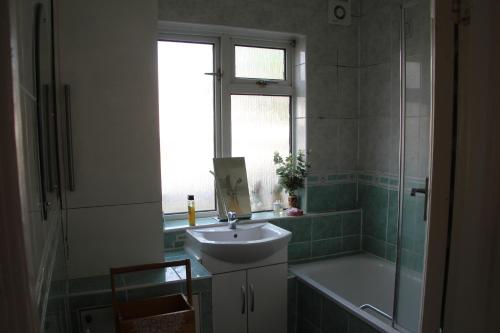 Bagno di Cozy light single bedroom