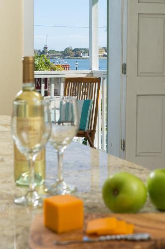 Балкон или терраса в Bella Bay Inn