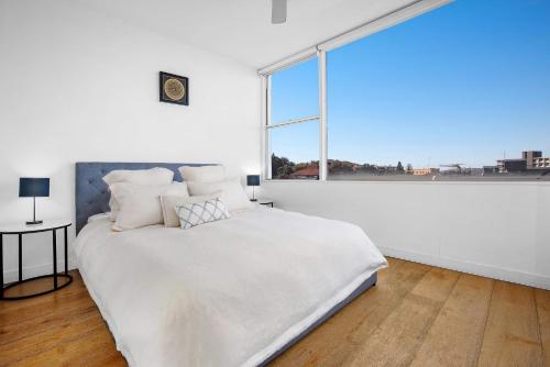 En eller flere senge i et værelse på S16S - Bondi Vistas