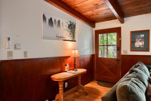 Sky Ranch Cottages - Red Door – Photos 2