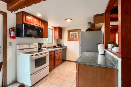Sky Ranch Cottages - Red Door – Photos 3