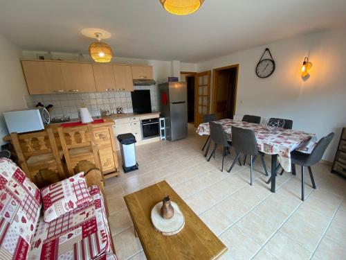 Charmant T2 + cabine avec balcon orienté sud à Saint-Jean-de-Sixt, proche de La Clusaz - FR-1-459-209