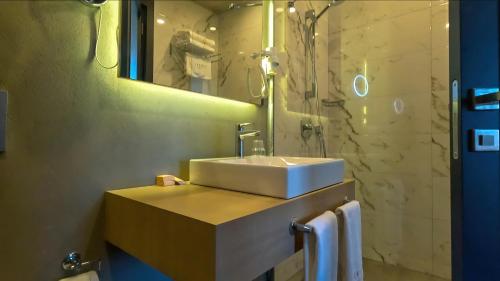 a bathroom with a sink and a mirror at Sandora Boutiuqe Hotel in Yalıkavak