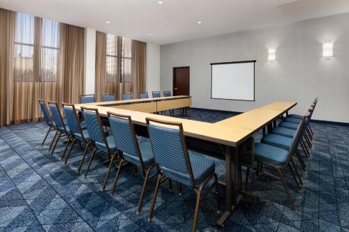 Zona business o sala de conferencias en Courtyard by Marriott Atlantic City Beach Block